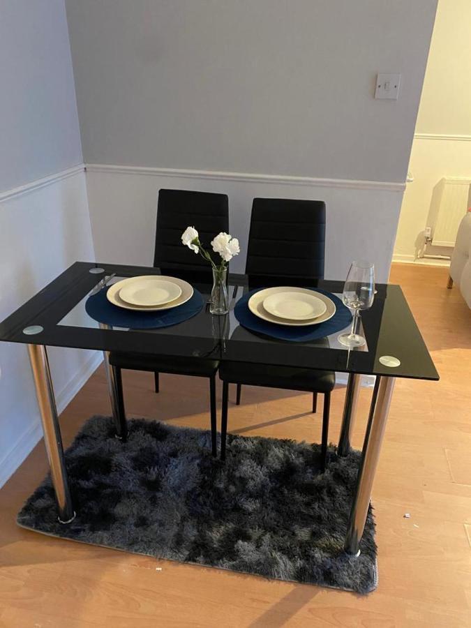 2 Bedroom Lovely Apartment In Woolwich Londres Exterior foto